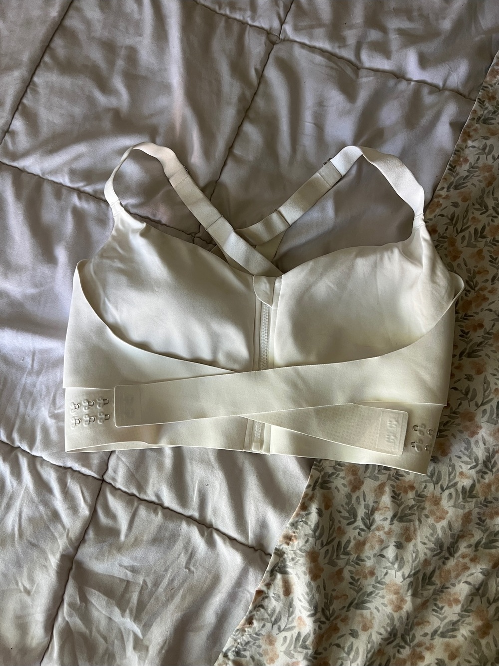 HALARA Cream Front-Zip Wireless Crossback Bra